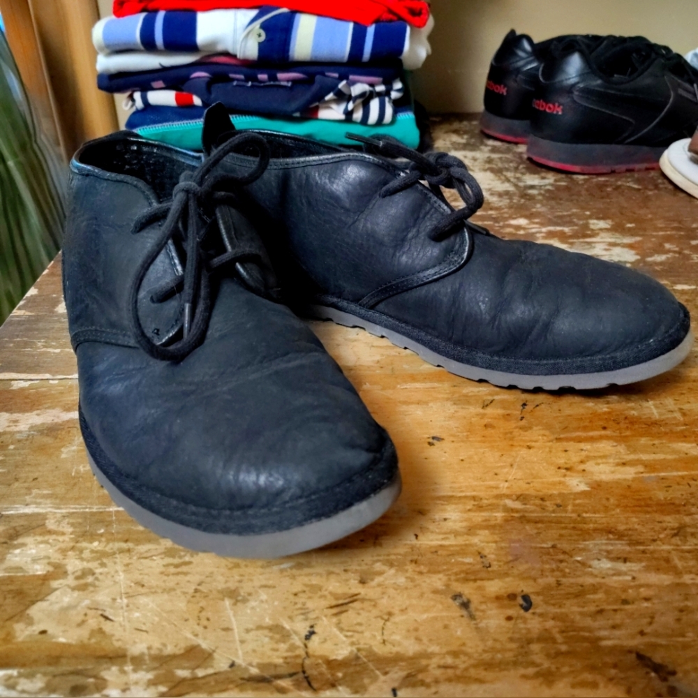 UGG Men's Size 10 Black Leather Desert Boot Maksim